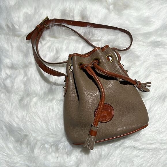 Dooney & Bourke Pebble Grain Drawstring Bucket Bag Crossbody Fisherman Core B89 - Picture 2 of 10